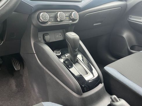 Used 2025 Nissan Versa SV image 39