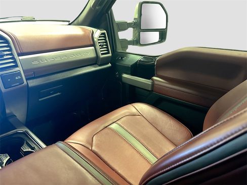 Used 2020 Ford F350 Platinum w/ FX4 Off-Road Package image 29