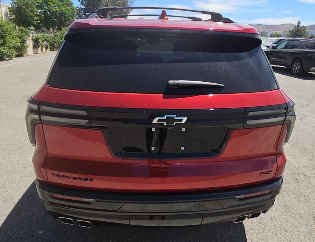 Used 2025 Chevrolet Traverse RS FWD image 8
