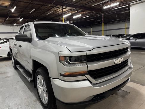 Used 2018 Chevrolet Silverado 1500 Custom w/ Custom Value Package image 6