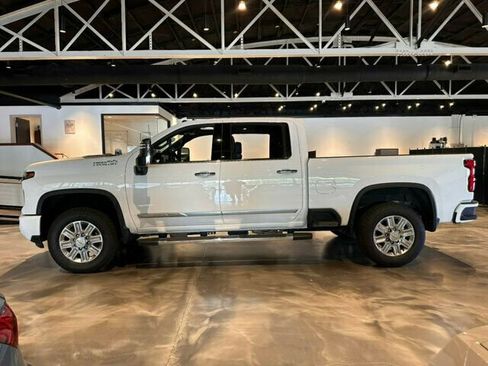 Used 2024 Chevrolet Silverado 3500 High Country w/ High Country Premium Package AWD/4WD image 2