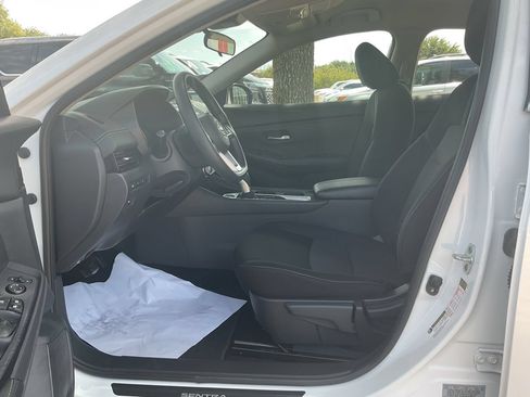 Used 2025 Nissan Sentra SV FWD image 8