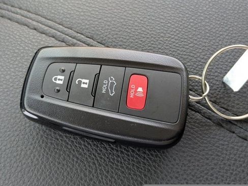 Used 2023 Toyota RAV4 Limited image 31