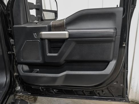 Used 2021 Ford F250 Lariat w/ Lariat Value Package AWD/4WD image 45