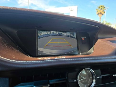Used 2016 Lexus ES 300h w/ Navigation System Package FWD image 28