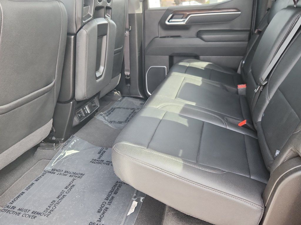 Used 2026 GMC Sierra 1500 SLT AWD/4WD image 11
