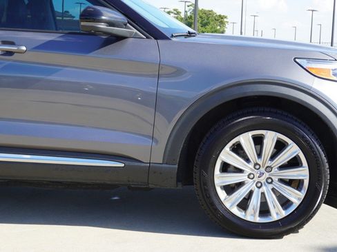 Used 2022 Ford Explorer Limited w/ Equipment Group 301A RWD image 9