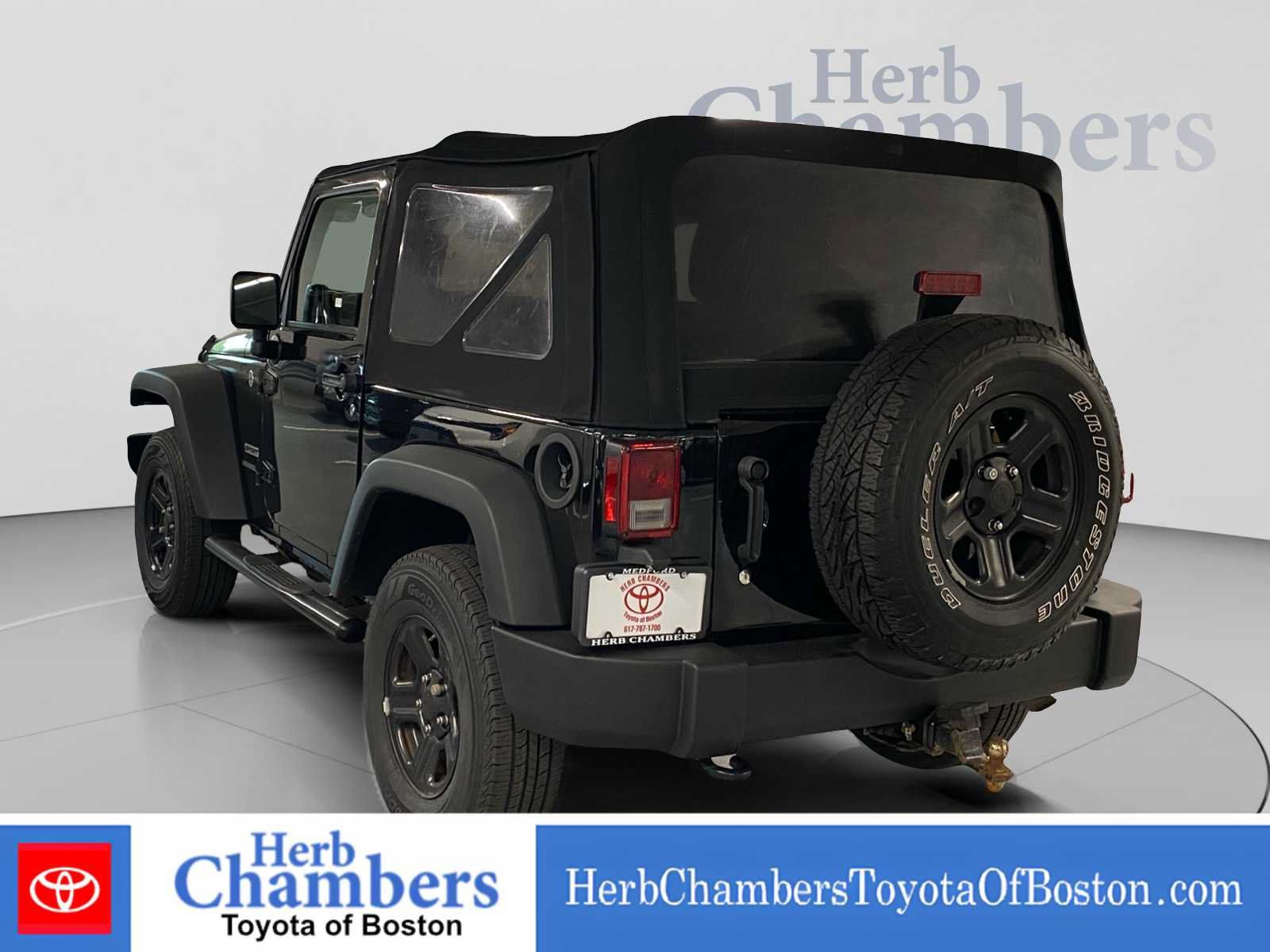 Used 2017 Jeep Wrangler Sport w/ Connectivity Group AWD/4WD image 3