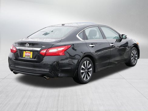 Used 2017 Nissan Altima 2.5 SV w/ Convenience Package image 7
