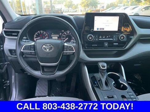 Used 2024 Toyota Highlander LE FWD image 17