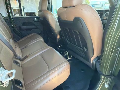 Used 2023 Jeep Gladiator Rubicon AWD/4WD image 12