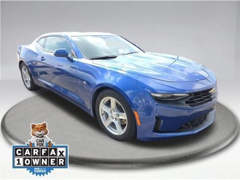 Used 2023 Chevrolet Camaro LT RWD image 2