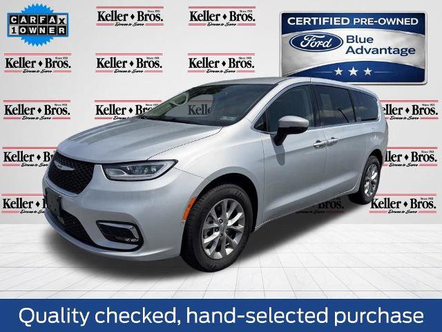 Used 2023 Chrysler Pacifica Touring-L AWD/4WD image 3