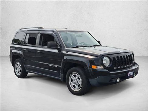 Used 2014 Jeep Patriot Sport w/ Power Value Group FWD image 3