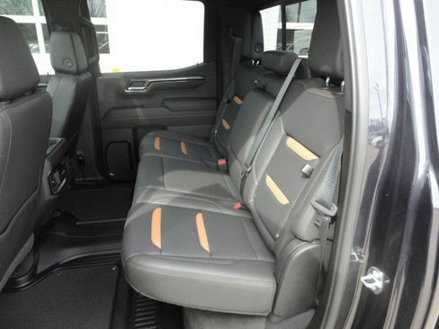 Used 2022 GMC Sierra 1500 AT4 w/ AT4 Premium Package image 11