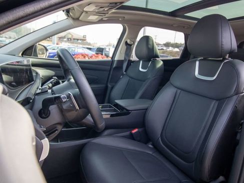 Certified 2025 Hyundai Tucson Limited image 8
