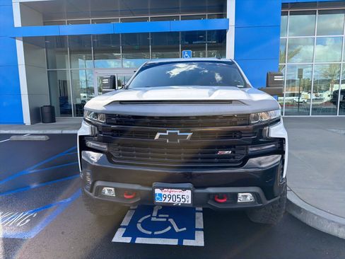 Used 2020 Chevrolet Silverado 1500 LT Trail Boss image 3