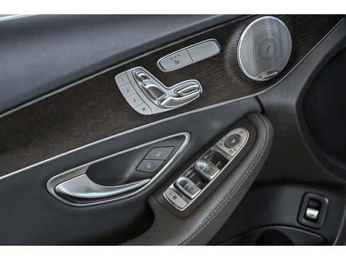 Used 2019 Mercedes-Benz C 300 4MATIC Sedan image 9
