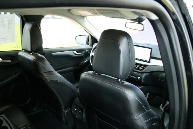 Used 2025 Ford Escape Platinum AWD/4WD image 14