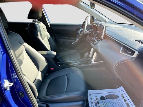 Used 2024 Toyota Corolla Cross XLE image 31