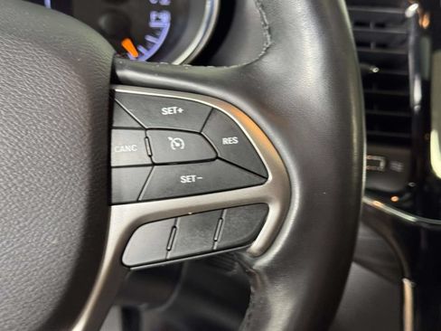Used 2021 Jeep Grand Cherokee Laredo X AWD/4WD image 23
