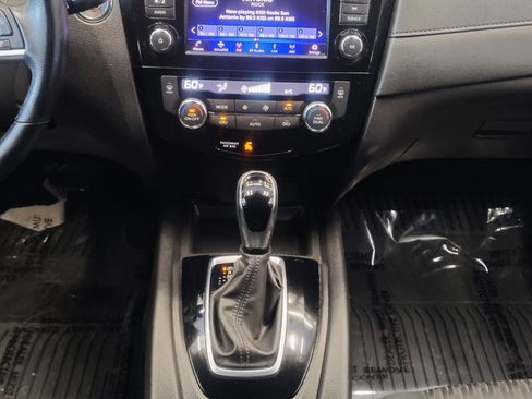 Used 2018 Nissan Rogue SV FWD image 21