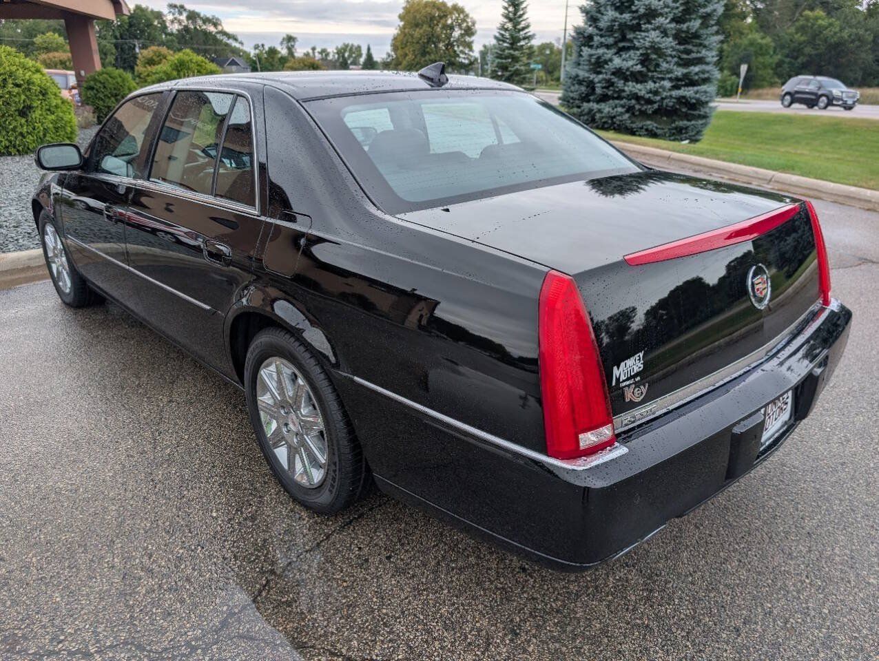 Used 2011 Cadillac DTS Premium FWD image 7