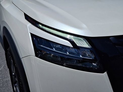 Certified 2023 Nissan Pathfinder SV w/ SV Premium Package AWD/4WD image 10
