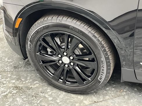 Certified 2025 Cadillac XT5 Premium Luxury image 37