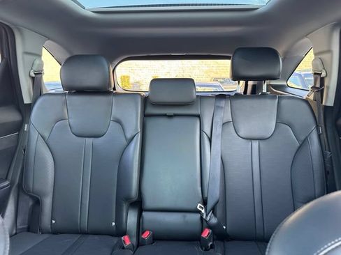 Used 2024 Kia Sorento S w/ Panoramic Sunroof Package FWD image 10