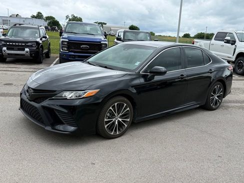 Used 2018 Toyota Camry SE w/ Convenience Package FWD image 22