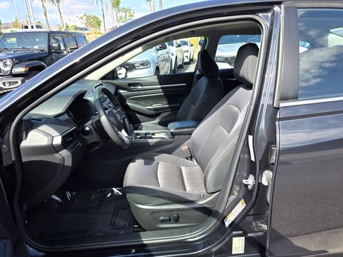 Used 2022 Nissan Altima 2.5 SV image 13