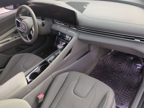 Used 2023 Hyundai Elantra SEL w/ Convenience Package image 28