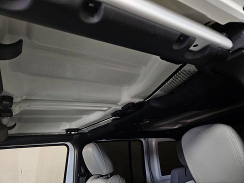 Used 2023 Jeep Wrangler Unlimited Sahara AWD/4WD image 23