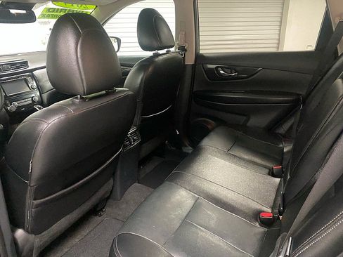 Used 2017 Nissan Rogue SL w/ SL HEV Premium Package image 11