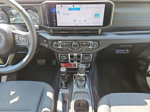 Used 2024 Jeep Wrangler Unlimited Rubicon 4xe image 11