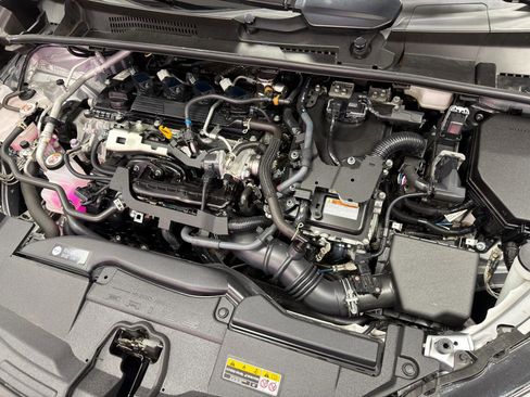 Used 2023 Toyota Prius LE AWD/4WD image 35