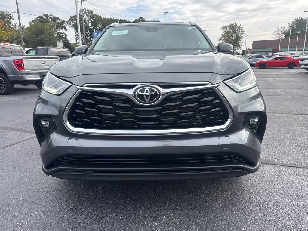 Used 2023 Toyota Highlander Limited AWD/4WD image 3