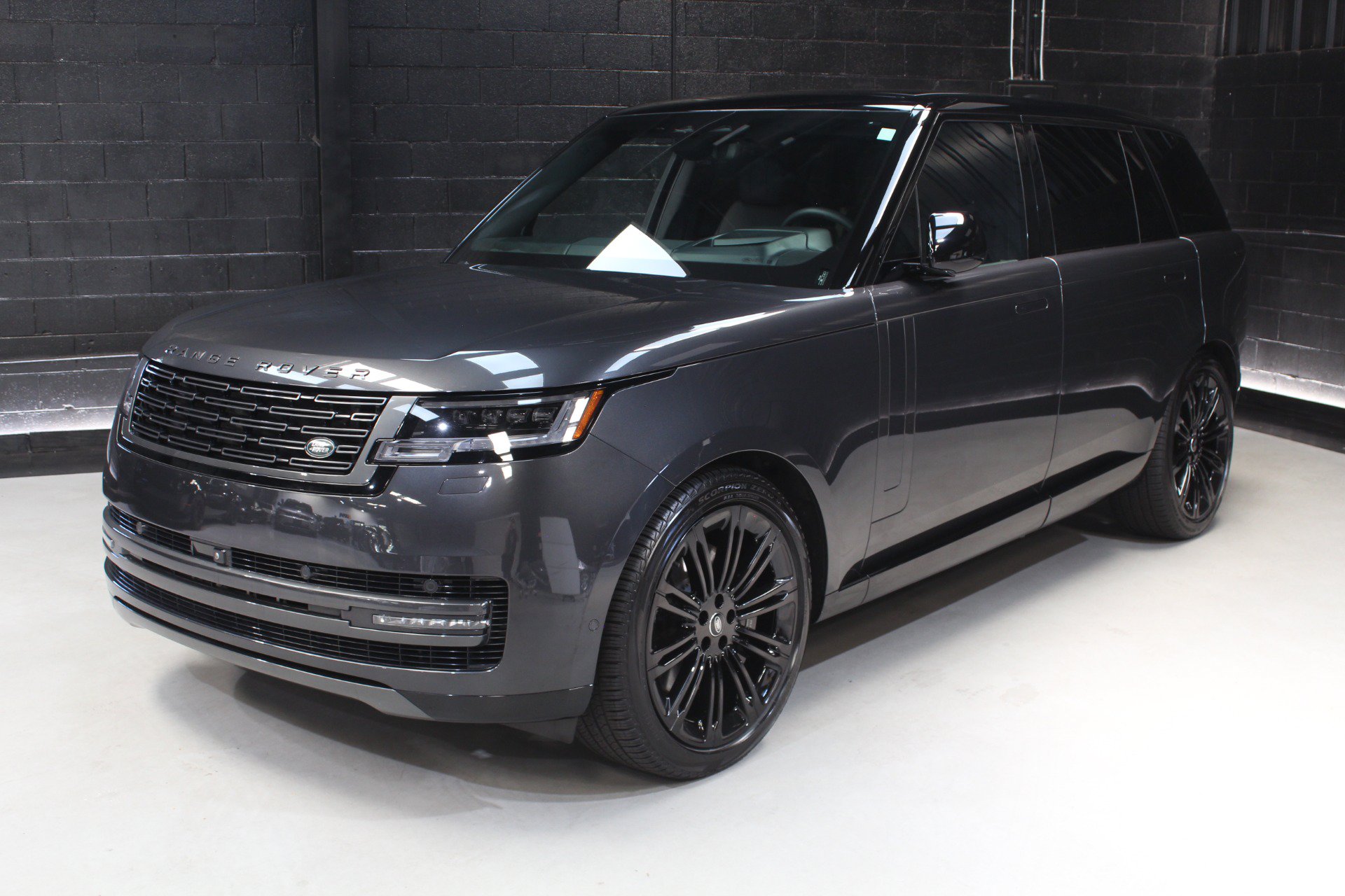 Used 2024 Land Rover Range Rover Long Wheelbase SE AWD/4WD image 5
