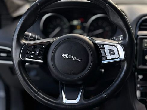 Used 2019 Jaguar F-PACE Prestige image 16