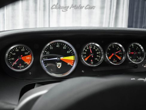 Used 2005 Ford GT RWD image 10