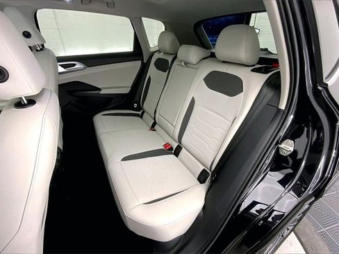 Used 2025 Volkswagen Taos SE image 26
