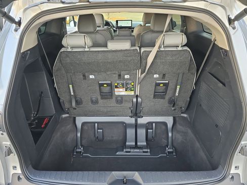 Used 2025 Toyota Sienna XLE image 19