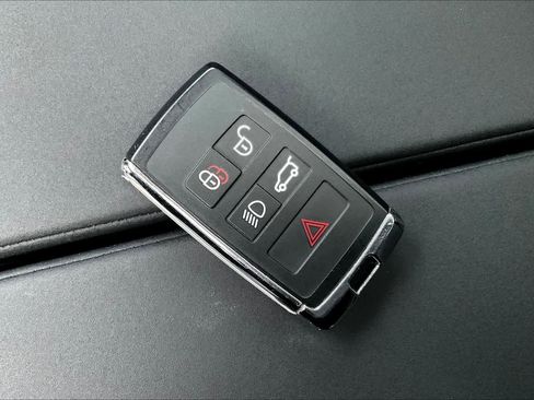 Used 2023 Land Rover Range Rover Velar R-Dynamic S image 15