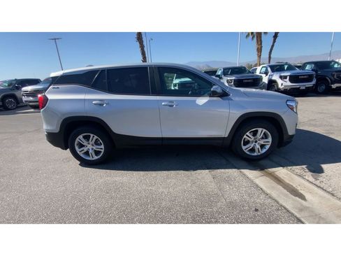 Used 2021 GMC Terrain SLE w/ LPO, Floor Liner Package image 9