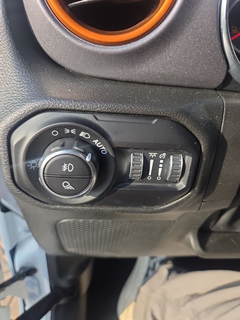 Used 2022 Jeep Gladiator Mojave w/ Cold Weather Group AWD/4WD image 26