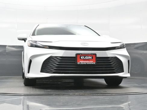 Used 2025 Toyota Camry LE FWD image 27