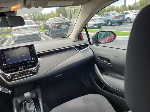 Used 2022 Toyota Corolla LE FWD image 17