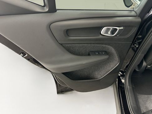 Used 2025 Volvo XC40 B5 Core image 26