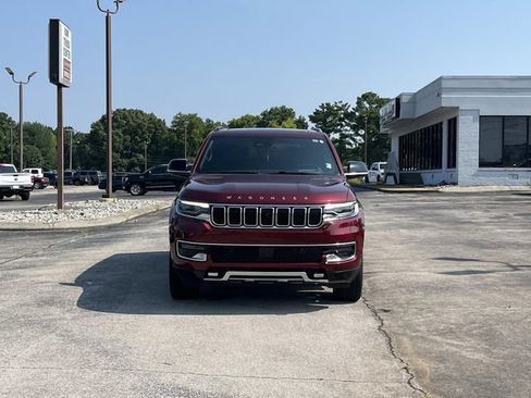 Used 2024 Jeep Wagoneer Series III w/ Premium Group I AWD/4WD image 9